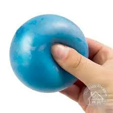 Plastic Ball With Swirl Liquid 